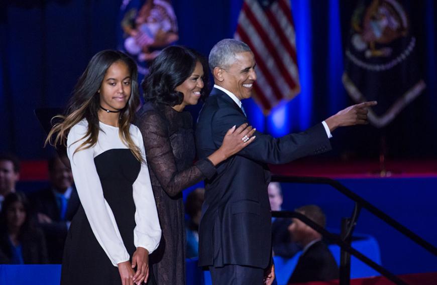 Malia schäme sich für ihre Eltern. Kaum vorstellbar, dass Michelle und Obama einem peinlich sein könnten. Das Paar ist schließlich für seine humorvolle und lässige Art bekannt.