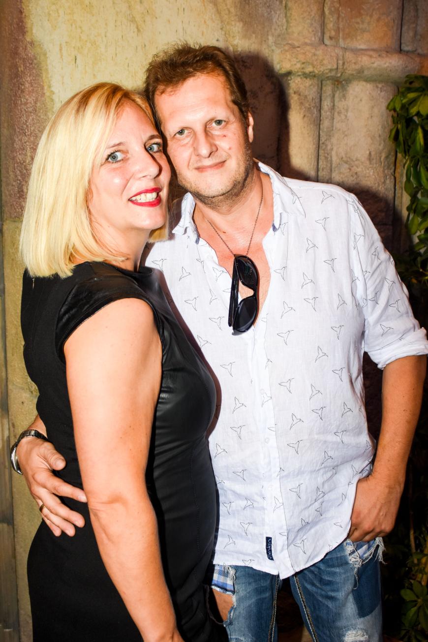 Daniela Büchner steht ihrem Mann in der schweren Zeit bei. Sie gibt ihren Followern aber auch immer wieder kleine Updates über den Gesundheitszustand ihres Mannes. Einige Fans werfen ihr das vor.