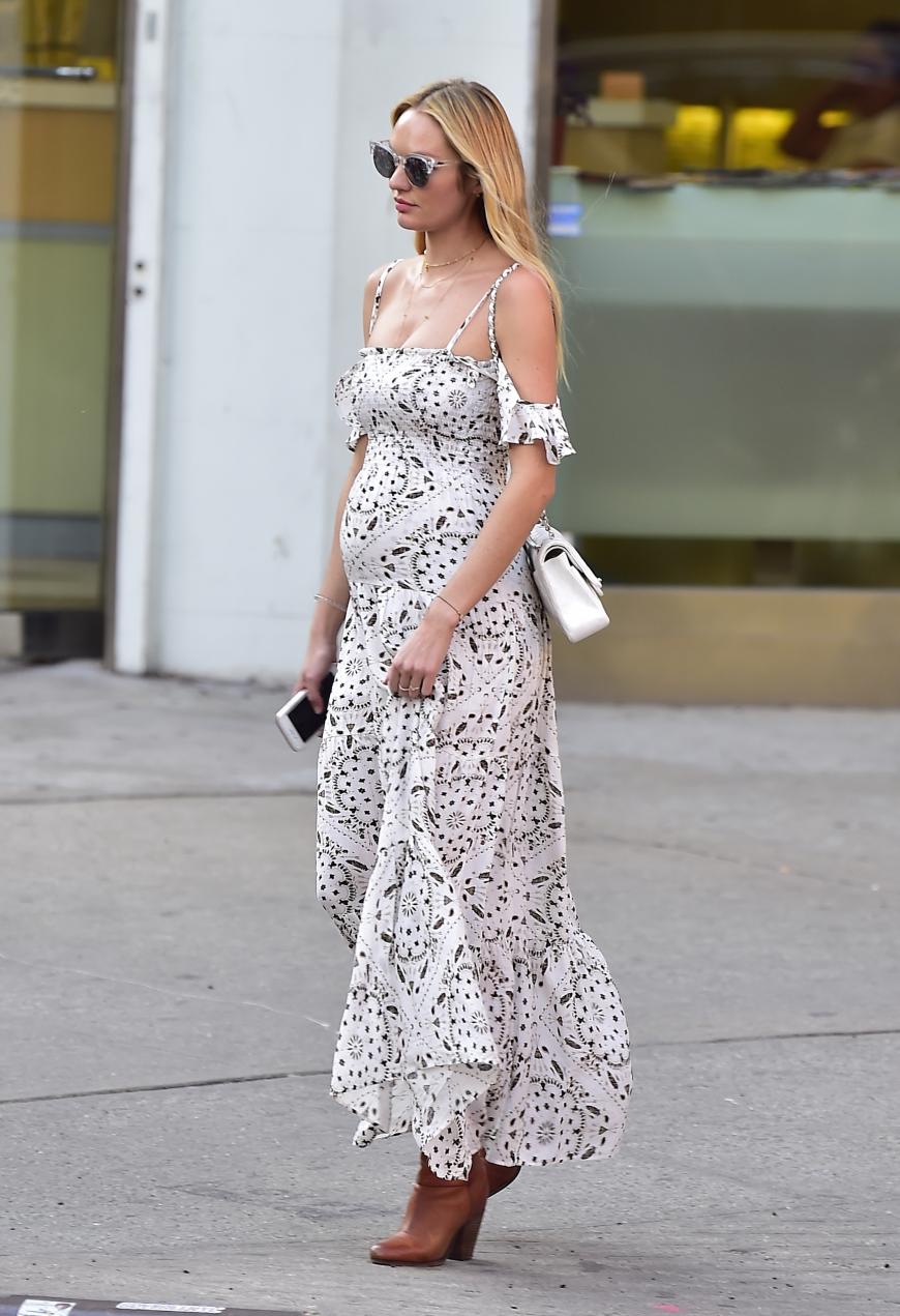 Model Candice Swanepoel, 30, überraschte die Paparazzi im Mai 2016 mit einem wunderschönen weißen Kleid mit originellen Mustern. Im Oktober erblickte ihr Sohn Anaca Nicoli das Licht der Welt. Mittlerweile ist der