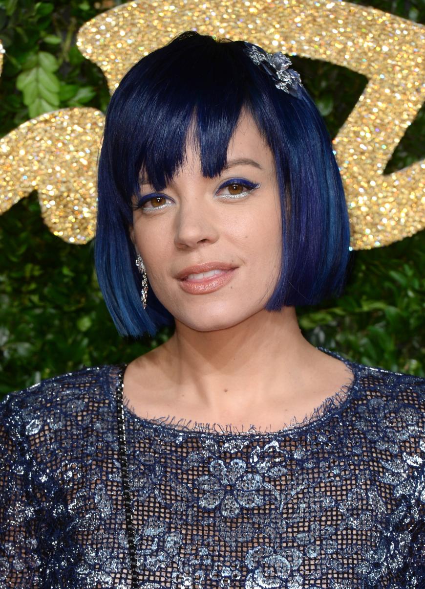 Drogen und Sex mit Prostituierten – in ihrer Biografie spricht Lily Allen offen über ihren Absturz. Den Kuss mit Zoe Kravitz hat sie laut ihrer ehemaligen Freundin aber völlig falsch dargestellt.
