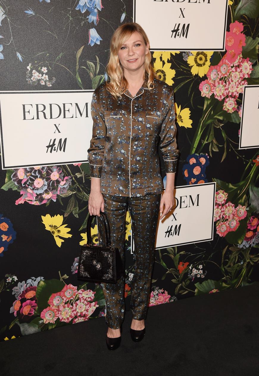 Schauspielerin Kirsten Dunst, 36, zog bei der H&M x ERDEM Runway Show & Party im Jahr 2017 mit diesem glamourösen Outfit alle Blicke auf sich. Im Jahr 2018 kam ihr Sohn Ennis Howard Plemons zur Welt.
