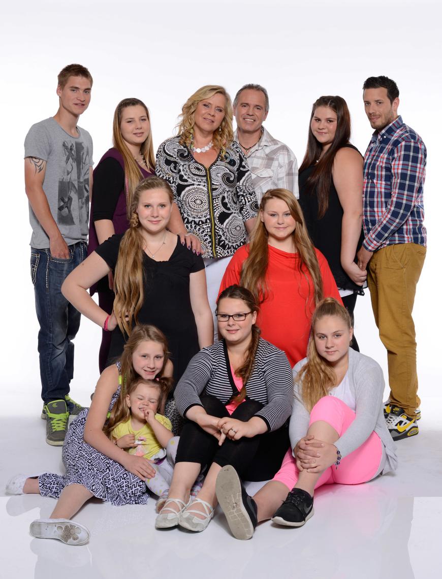 Während eines Charity-Events schmökte das Familien-Oberhaupt sogar zusammen mit einer ihrer Töchter. Dabei waren es die Kinder, die ihrer Mama sogar zum Arzt schleppten, damit sie ihre Sucht endlich in den Griff bekommt.