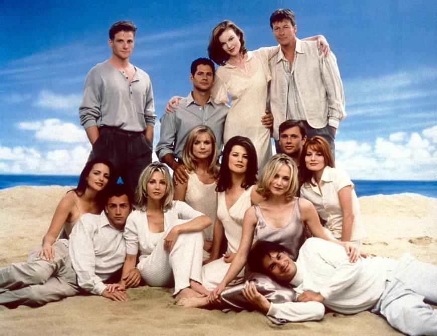 Von 1995 bis 1996 spielte Kristin Davis (l.) in „Melrose Place“ mit. Die Serie wurde 1999 eingestellt. Viele Darsteller wie Heather Locklear (2.v.l.) taten sich nach dem Ende schwer, in Hollywood Fuß zu fassen und stürzten vollkommen ab.