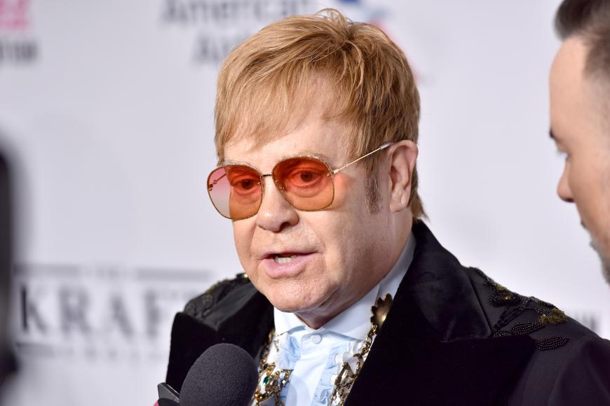 Elton John gibt seine allerletzte Welttournee. Der Grund: Der Sänger will mehr Zeit für seine Familie haben. Doch der wirkliche Grund soll ein ganz anderer sein.
