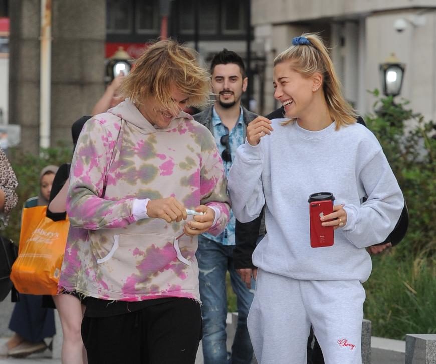 Nachdem sich das Turtelduo im September das Jawort gegeben haben soll, bestätigte Hailey Baldwin jetzt offensichtlich, dass sie tatsächlich längst die Ehefrau von Justin Bieber sei.