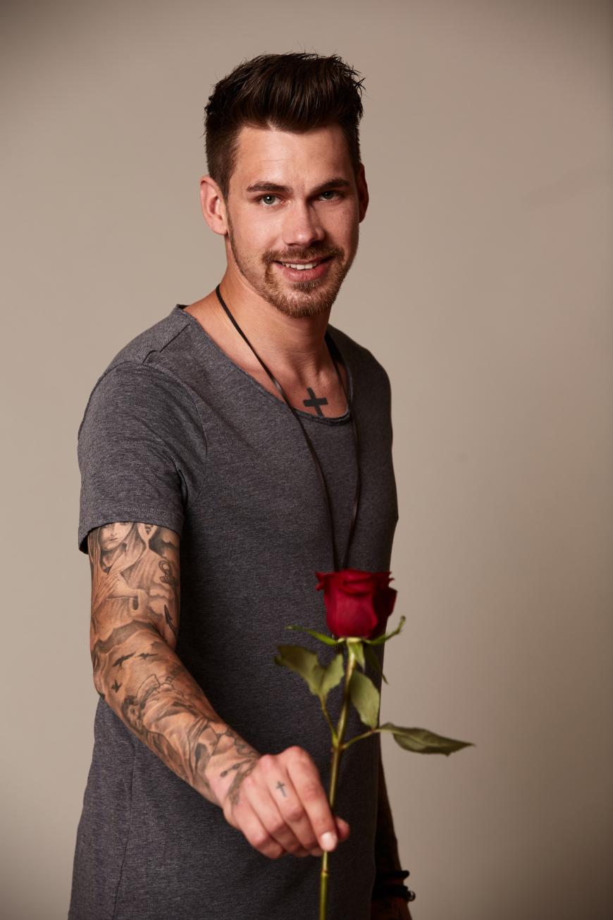Endlich ist er nicht mehr allein. Nachdem „Bachelorette“ Nadine Klein Brian Dwyer einen schmerzhaften Korb gegeben hatte, hat er eine neue Liebe gefunden.
