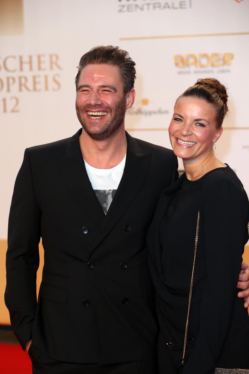 Sasha und seine Frau Julia Röntgen sind mega happy: sie freuen sich über die Geburt ihres ersten Kindes.