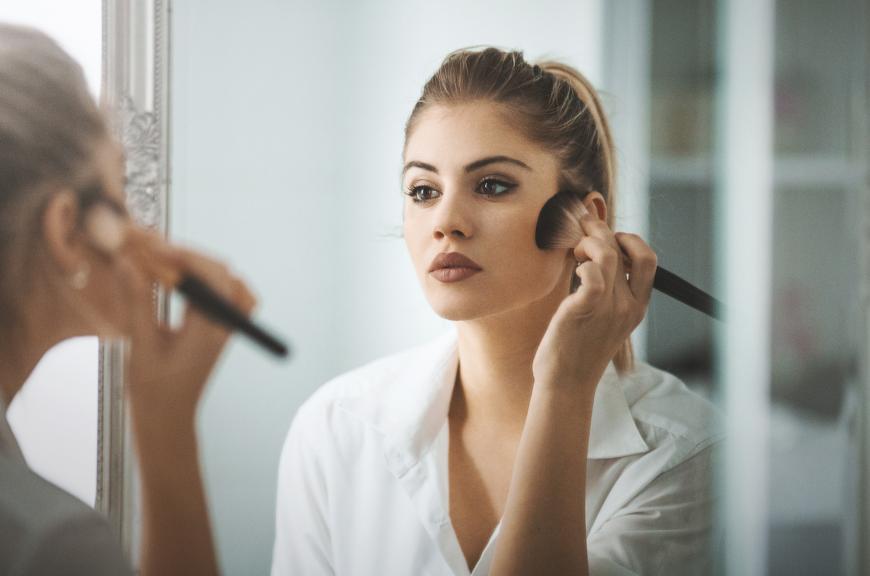XXL-Lippen, schöne Nägel, glamouröse Locken – das geht auch ohne viel Aufwand. 