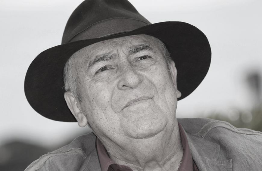 Die Film-Welt nimmt Abschied von einem großen Regisseur: Bernardo Bertolucci ist tot. Bis zuletzt saß er im Rollstuhl. Laut des Portals Repubblica soll Bertolucci am Montag nach langer Krankheit in einem Krankenhaus in Rom verstorben sein. Er wurde 77 Jahre alt. Mit seinem Film