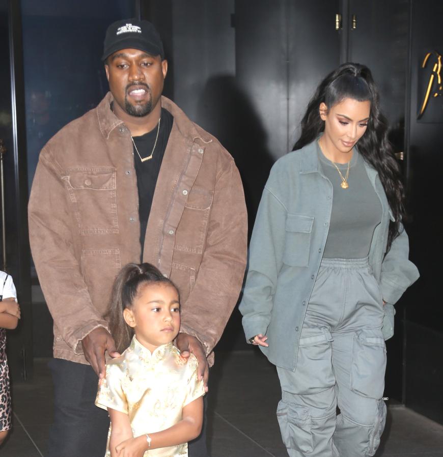 Heute will Kim Kardashian von Drogen und Alkohol nichts mehr wissen – ihrer Familie zuliebe. Mit dem Rapper Kanye West hat sie die drei Kinder Saint, North West und Chicago.