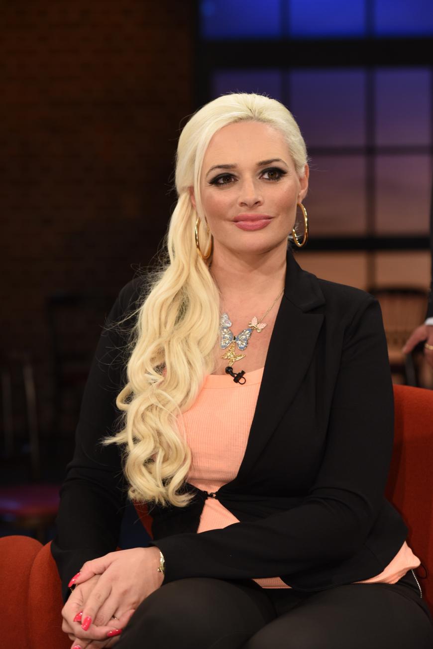 Daniela Katzenberger wehrt sich nun und warnt andere vor der dreisten Masche der Trickbetrüger.