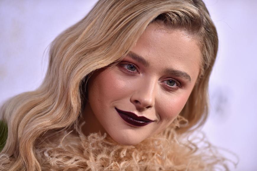 Erwischt! Fotografen lichteten Chloe Moretz nun in heißer Begleitung in Malibu ab.