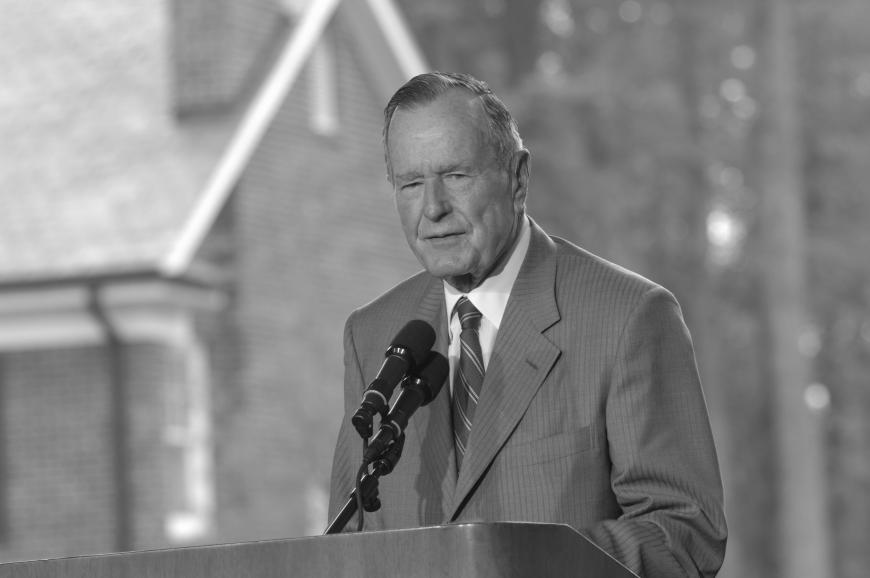 George H.W. Bush starb am 30. November an den Folgen seiner Parkinsonerkrankung. Abgeordnete des Senats und des Repräsentantenhauses nahmen Abschied – genauso wie der Hund des toten früheren US-Präsidenten.