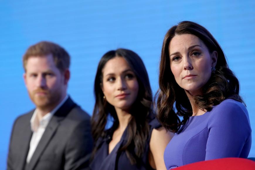 Ist Herzogin Meghan der Grund für die Kilo-Sorge? Die Frau von Prinz William treibt viel Sport, ist bildhübsch und sieht einfach immer perfekt aus. Kann Kate diesem Druck nicht mehr standhalten?