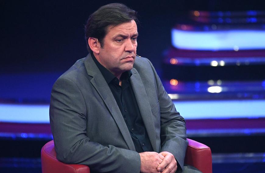 Eine vermeintliche Freundin von Daniel möchte nun eine Biografie über ihn veröffentlichen. Sein Vater Günther (s. Bild) versucht das, zu verhindern.