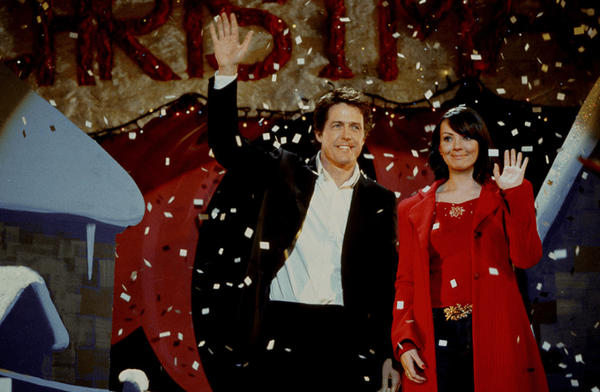 David und Natalie
Premierminister David (Hugh Grant) ist heimlich in seine Angestellte Natalie (Martine McCutcheon) verliebt. Als er sie in einem unpassenden Moment mit dem US-amerikanischen Präsidenten erwischt, ist sein Frust groß. Doch am Ende finden die beiden doch zusammen.