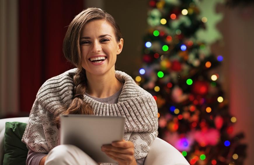 Der Großteil der Deutschen würde eher auf’s fernsehen verzichten, als auf Geschenke! Mehr Fun-Facts zum Weihnachtsfest hat E.ON in einer Studie herausgefunden...