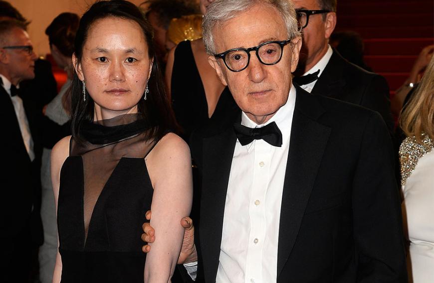 Mit der 35 Jahre jüngeren Adoptivtochter Soon-Yi Previn (l.) seiner Ex-Freundin Mia Farrow ist Woody Allen seit 1997 verheiratet.
