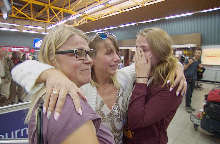 Doch die räumliche Distanz zu ihrer geliebten Familie ist weit - auch Weihnachten feiert sie ohne ihre Mama und Schwester - für Anna nur schwer zu verkraften.