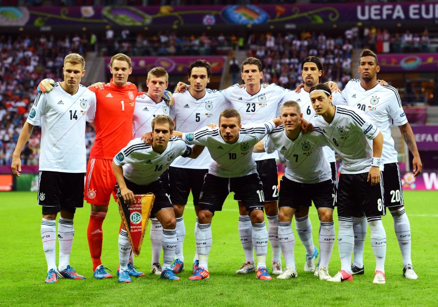 Die Kicker der deutschen Nationalmannschaft gelten als Vorbilder – ist ein Tattoo im Gesicht da wirklich okay?