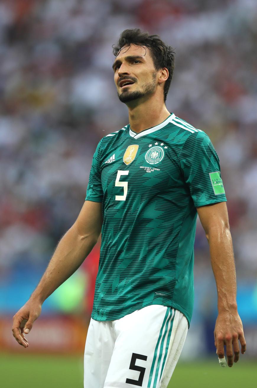 „Ich bin eher weniger der Tattoo-Typ. Wenn’s hart auf hart kommt, kommt da mal was hin, wenn ich Kinder kriege“, hatte Mats Hummels einmal gegenüber einem Fanblog erklärt.