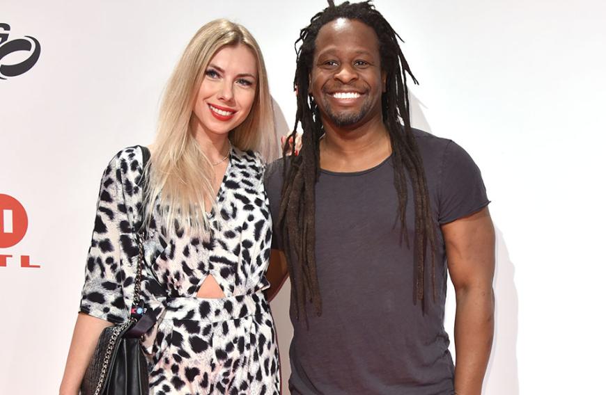 Sind Janika Jäcke und Mola Adebisi ein Paar? Gegenüber OKmag.de plauderte die Blondine nun aus dem Nähkästchen.