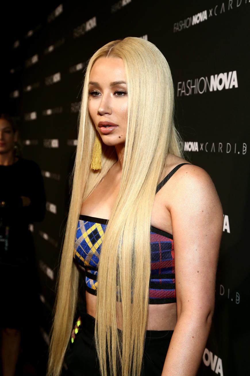 Krass! Bei einem Konzert in Brasilien erlitt eine Tänzerin von Iggy Azalea einen Krampfanfall - doch die Sängerin performte einfach weiter.