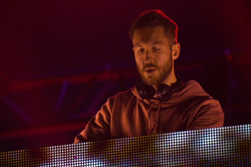 Regelmäßig habe der Star-DJ während seiner Shows zur Flasche gegriffen.