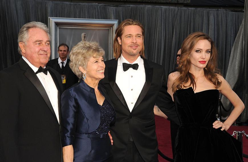 Ein böser Blick: Angelina Jolie nahm schon immer Abstand von ihren Schwiegereltern - Zufall?