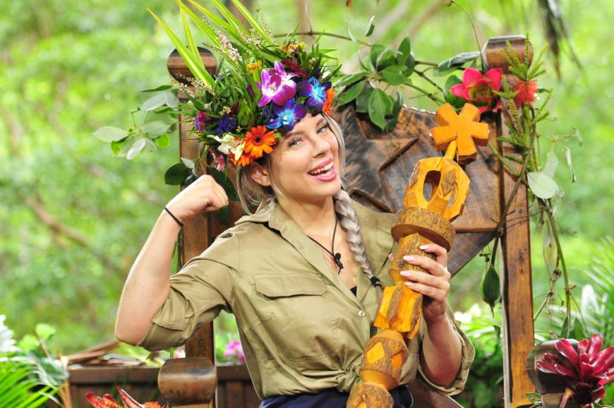 Jenny Frankhauser ist Dschungelkönigin 2018! Sie hat es geschafft ihre Mitcamper und die Zuschauer vor den Bildschirmen zu überzeugen, und das ganz ohne Lästereien über ihre Halbschwester Daniela Katzenberger.