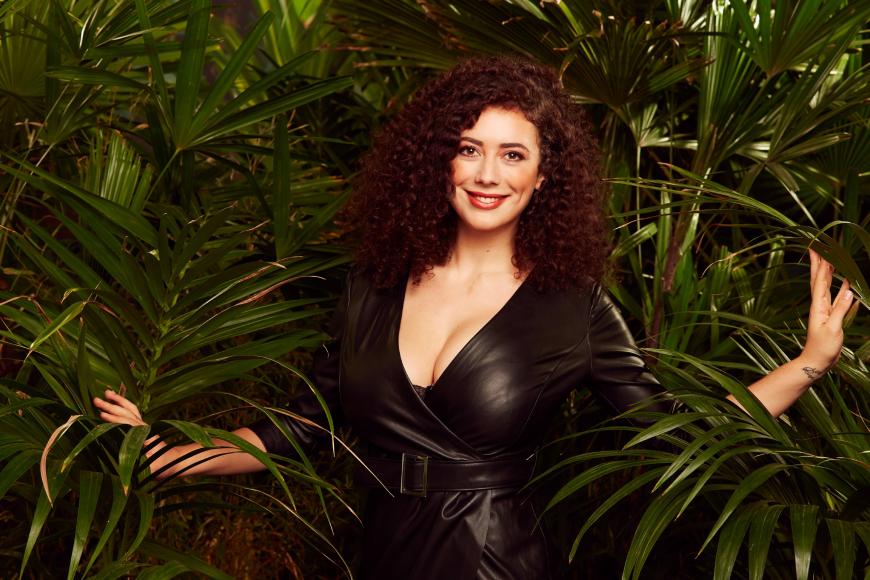Leila Lowfire
Sie ist die Sexpertin im Camp. In ihrem Podcast