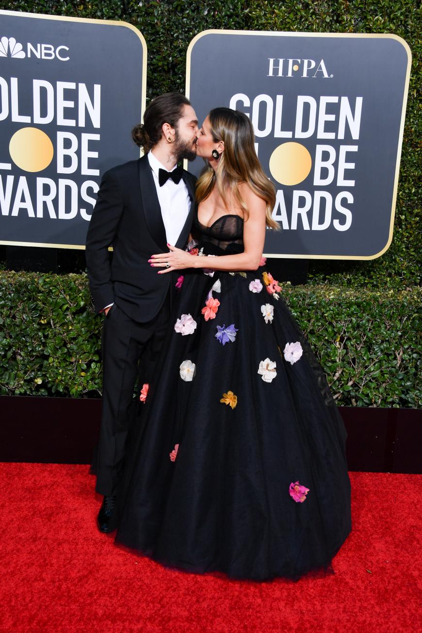 Einer der schönsten Momente auf dem Red Carpet: Heidi Klum und Tom Kaulitz turtelten vor den Paparazzi. Es war ihr erster öffentlicher Auftritt nach ihrer Verlobung. Hach, muss Liebe schön sein!
