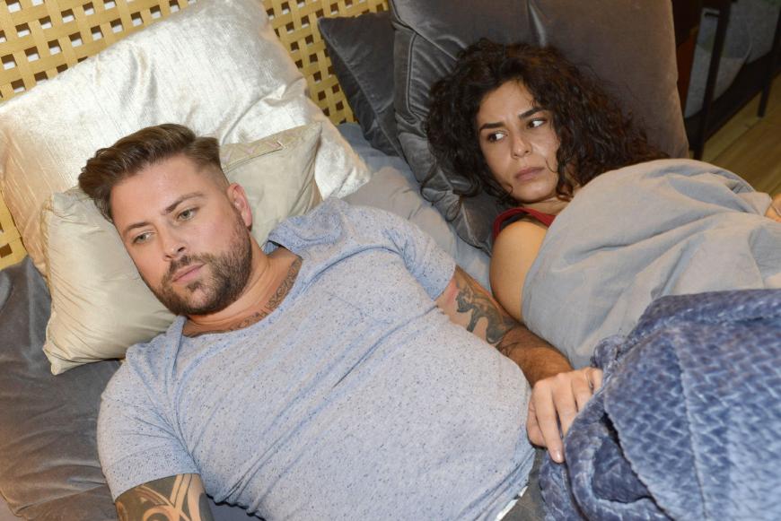 Der Berliner gibt zu, dass auch er mal mit Gewichtsschwankungen zu kämpfen hat. Dazu kommt, dass Schauspieler im Fernsehen immer breiter aussehen, als sie eigentlich sind.