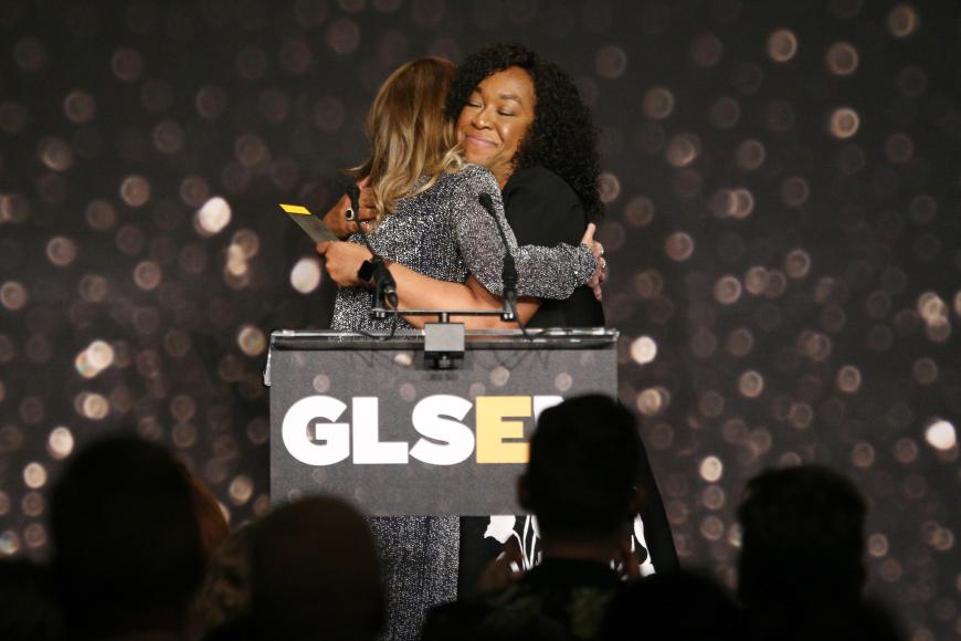 Auch Show-Erfinderin Shonda Rhimes soll bereits eingeweiht worden sein. Mit einem Ausstieg der Serien-Darstellerin wäre das Aus für die beliebte Arztserie besiegelt.