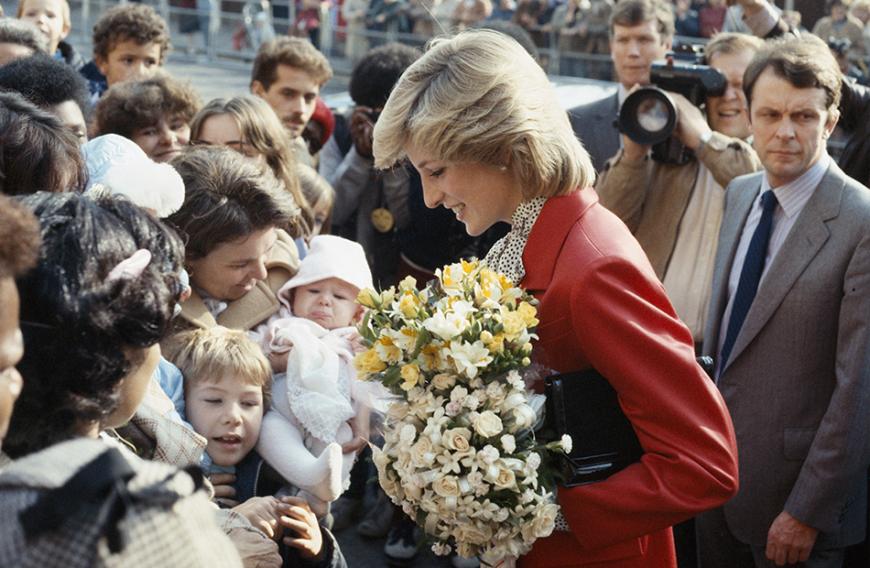 Lady Diana wurde nur 36 Jahre alt. Am 31. August 1997 ist sie bei einem tragischen Autounfall in Paris ums Leben gekommen.