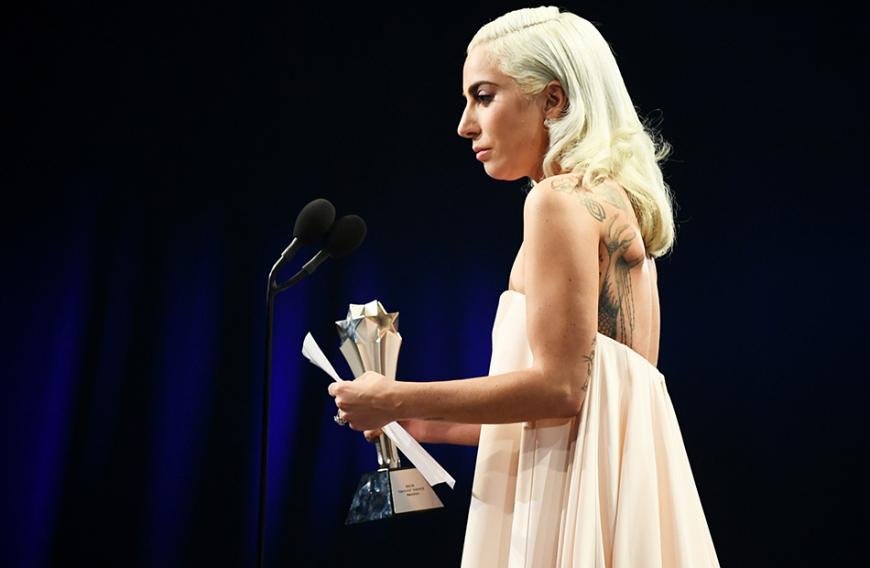 Bei den Critics Choice Awards in Los Angeles wurde Lady Gaga als beste Schauspielerin ausgezeichnet ...