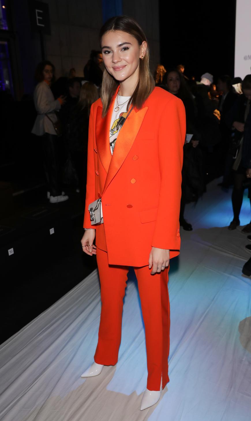 Lady in Orange: Stefanie Giesinger sorgte für einen farblochen Knall-Effekt