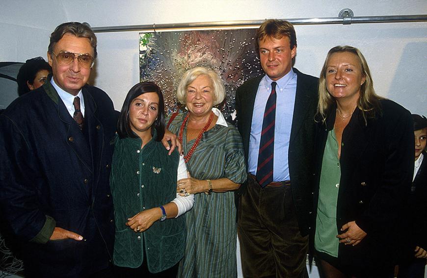 Peter Alexander mit seiner Familie in Wien, 1993. Sein Sohn Michael Neumayer (r.) wurde vor Kurzem tot aufgefunden.