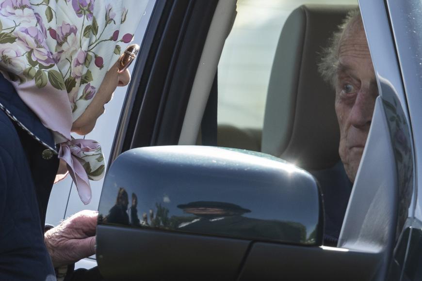 Nun diskutiert ganz Großbritannien, ob Philip den Führerschein abgeben sollte. Kann die Queen den royalen Dickschädel dazu überreden?