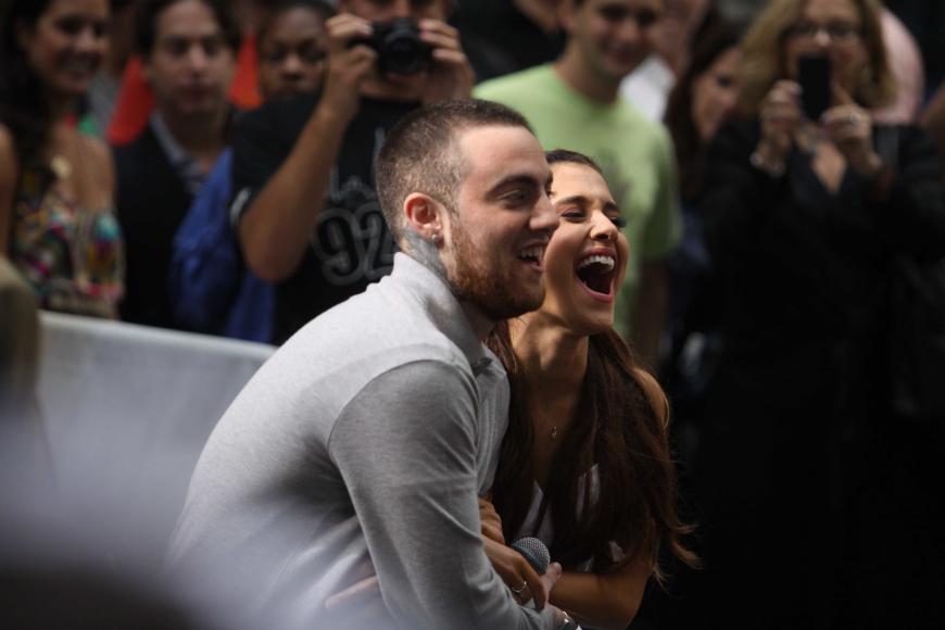 Die beiden Musiker lernten sich 2016 kennen und lieben, 2018 folgte die Trennung. Im September 2018 starb Mac Miller an einer Überdosis.