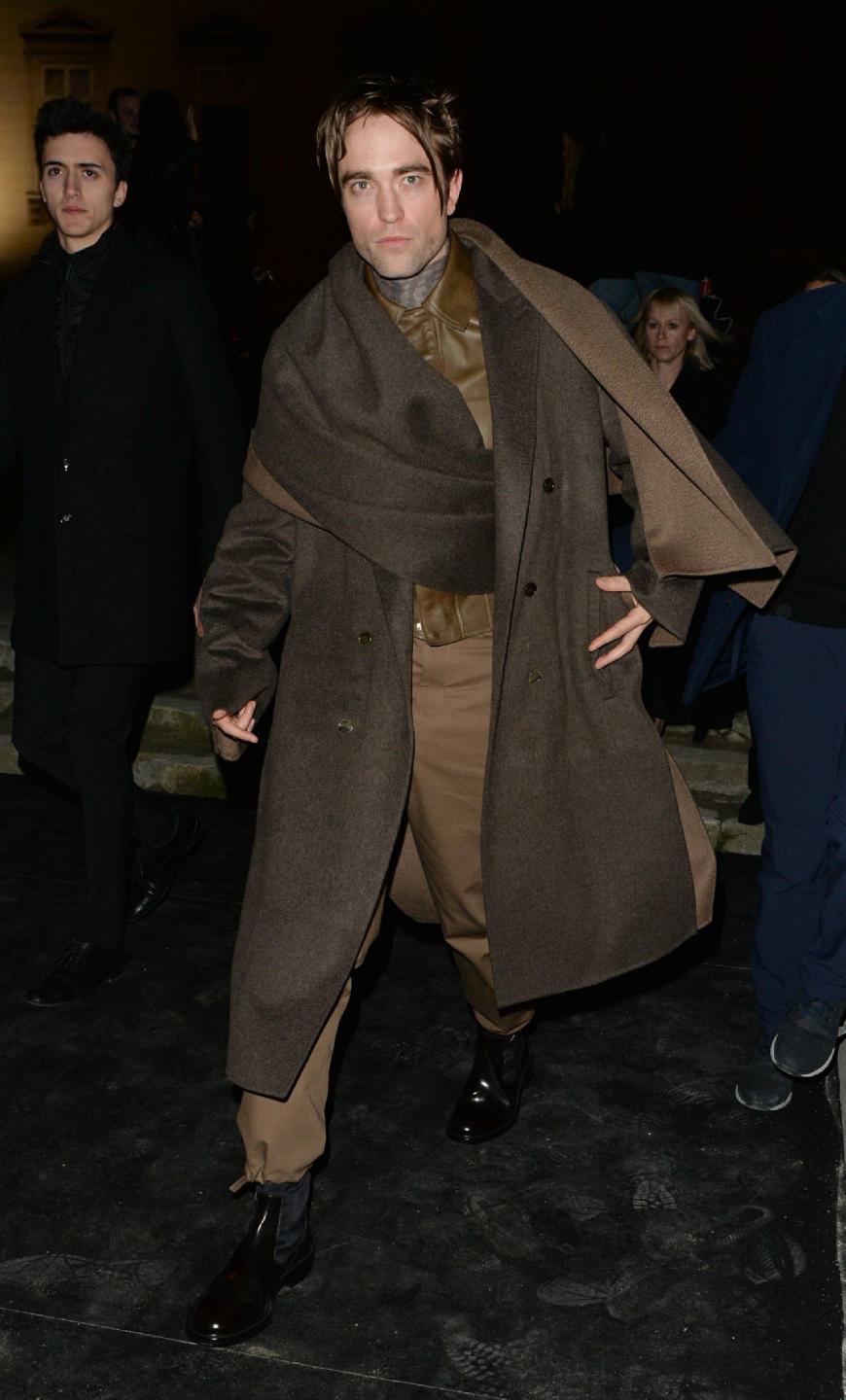 Was ist denn bei Robert Pattinson los? Der