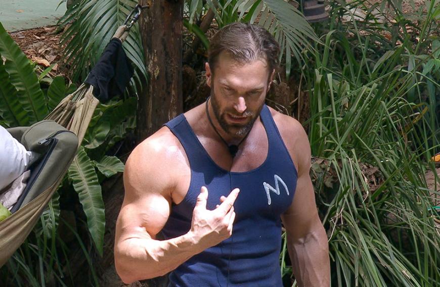 Bastian Yotta hatte eine traurige Kindheit. Er wurde laut eigener Aussagen von seinem Vater verprügelt.
