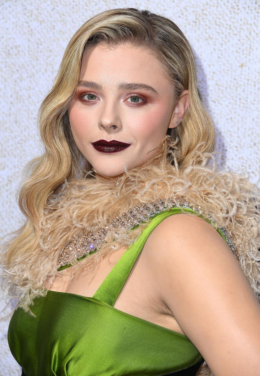 Chloe Grace Moretz weiß, wie man sich mehr Volumen zaubert. Sie setzt auf den richtigen Gloss!
