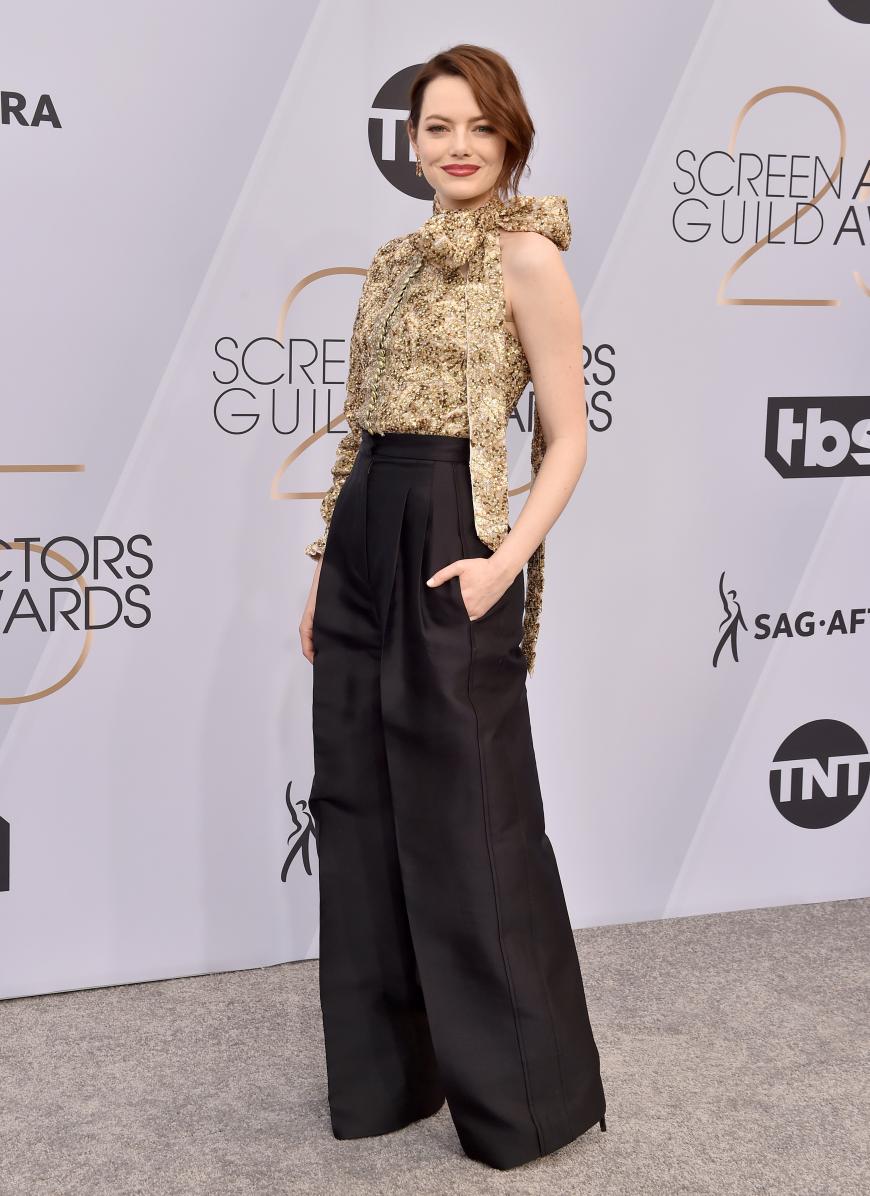 Oben top, unten flop - das fällt uns zum Outfit von Emma Stone ein.