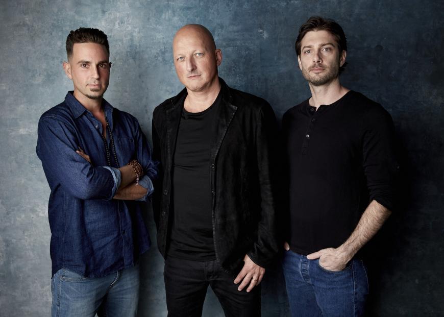 Regisseur Don Reed (55, Mitte) sorgt mit Wade Robson (l.) und James Safechuck (r.) für einen Eklat beim Sundance Filmfestival in den USA.