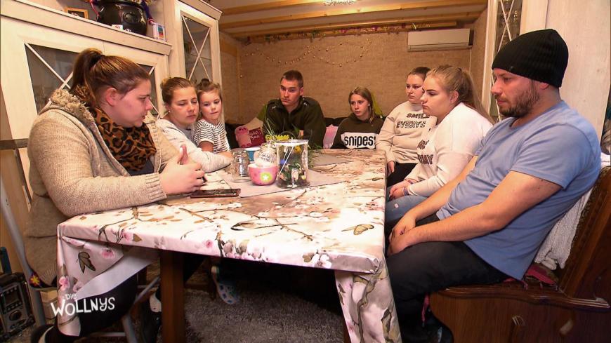 Doch der Herzinfarkt von Silvias Freund Harald wirft alle aus der Bahn, die Großfamilie steht unter Schock.