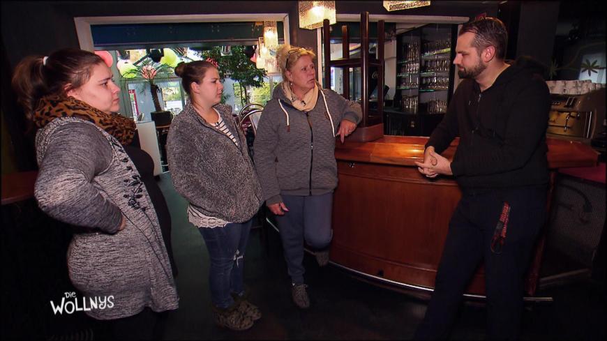 Silvia, Sylvana und Sarafina suchen nach einer Location für Silvias geplantes Charity-Event.