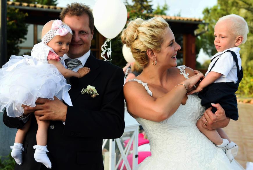 2015 wanderte Daniela für ihren Traummann nach Mallorca aus ... 2017 folgte die Traumhochzeit. Nur ein Jahre später schlug das Schicksal zu ...