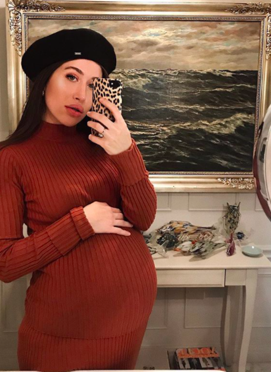 YouTuberin Diana June verlor ihr Baby nur zwei Tage nach dessen Geburt. Via Instagram hatte die Influencerin ihre Follower ihre ganze Schwangerschaft über mit süßen Updates - von Kinderzimmereinrichtung bis zu Babybauch-Fotos - auf dem Laufenden gehalten.