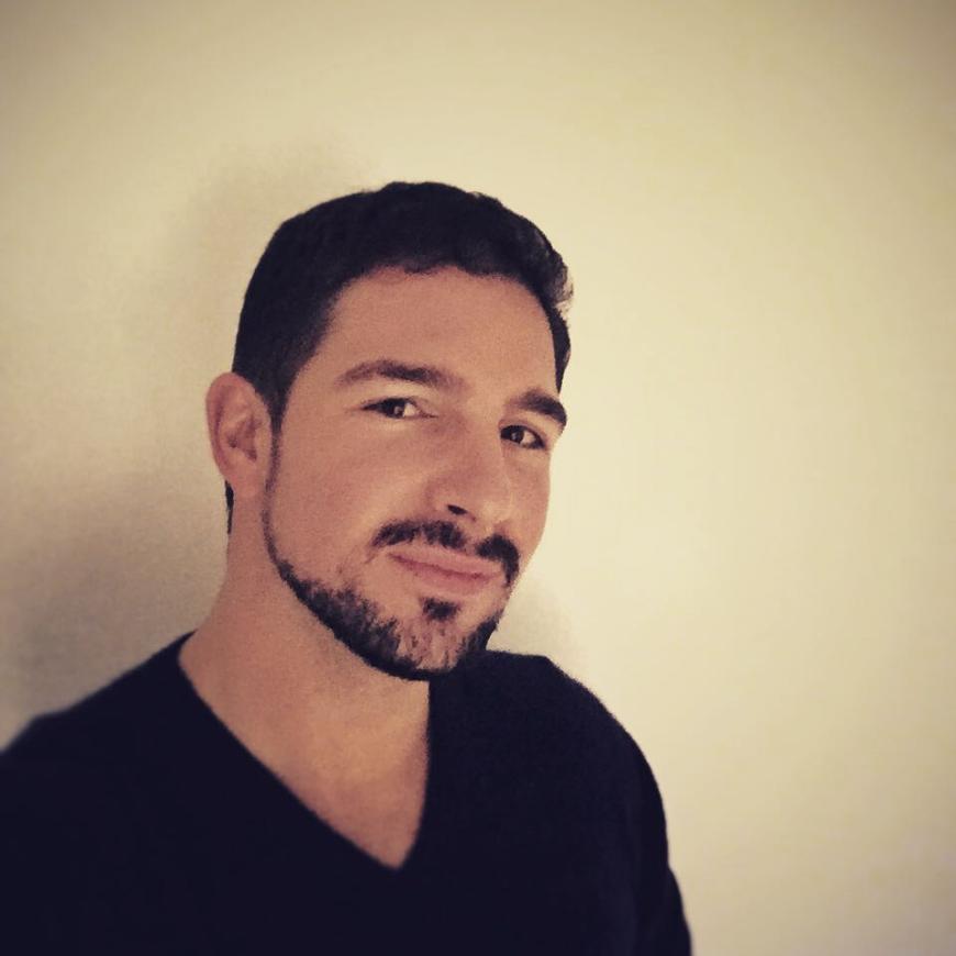 der gehörlose Sportler und Schauspieler Benjamin Piwko,